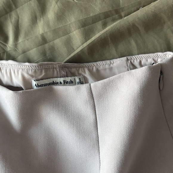 Abercrombie light tan Women's Mini Skort - Picture 3 of 3